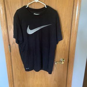 The Nike tee dri fit t-shirt. XL